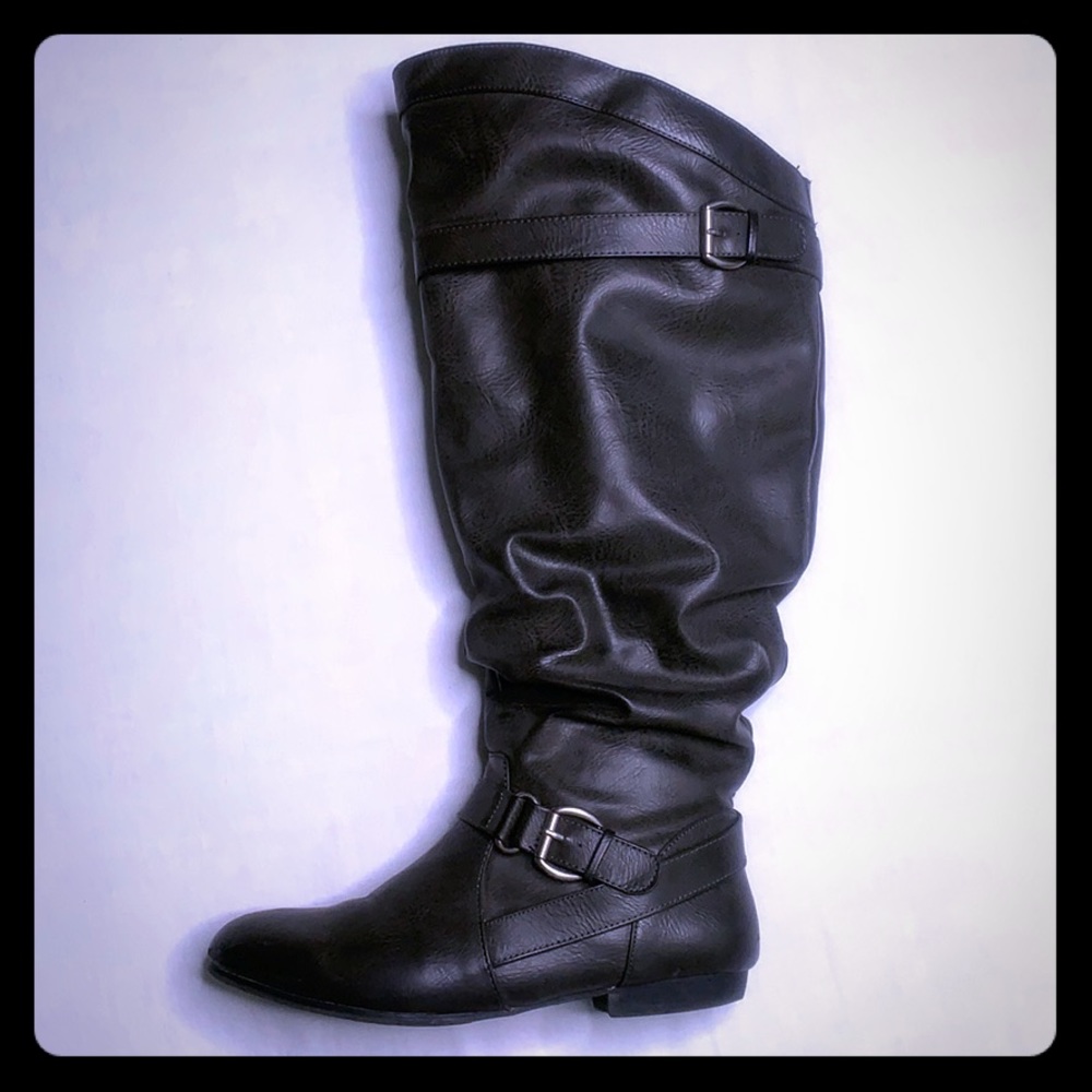 Knee High Wide Calf Grey Boot